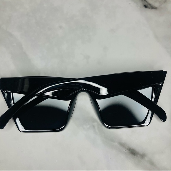 ***Sold**** Black geo glasses - Picture 2 of 5